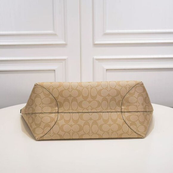 Coach Tote Bag - Picture 4 of 8